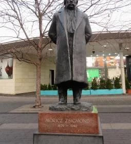 Móricz Zsigmond szobra