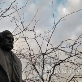 Móricz Zsigmond szobra Budapest - Egyéb