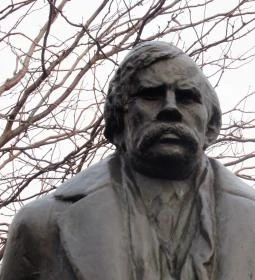 Móricz Zsigmond szobra