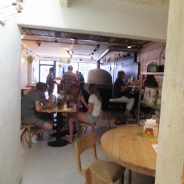 Moto Pizza Budapest - Belső