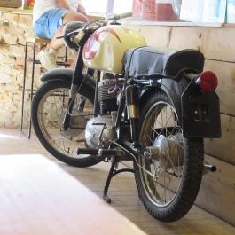 Moto Pizza Budapest - Belső