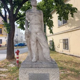 Munkás szobor, Sopron - Külső kép