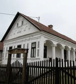 Művelődési Központ, Könyvtár és Múzeum - Borsodi Tájház