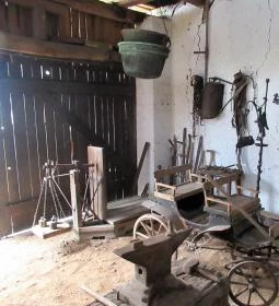 Művelődési Központ, Könyvtár és Múzeum - Borsodi Tájház