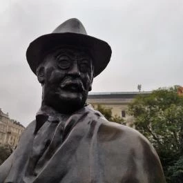 Nagy Imre szobra Budapest - Egyéb