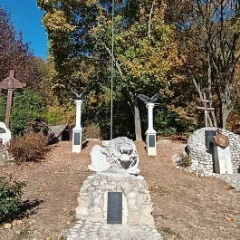 Nagy-Magyarország tér, Csókakő - Külső kép
