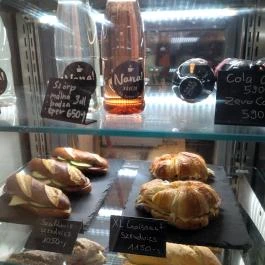 NANA Kávézó Budapest - Étel/ital