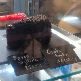 NANA Kávézó Budapest - Étel/ital