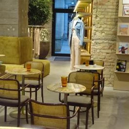 Nanushka Store & Café Budapest - Belső