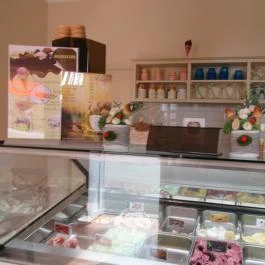 Napfény Fagylaltozó, Tolcsva - Belső