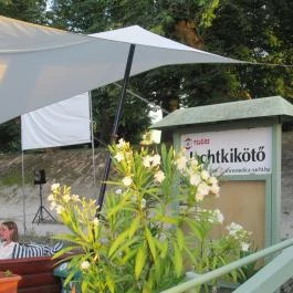 Nautilus Hajós Bár, Esztergom - Külső kép