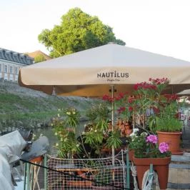 Nautilus Hajós Bár, Esztergom - Külső kép