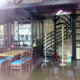 Neked Csak Dezső - Brewpub & Bistro Budapest - Belső