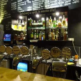 Neked Csak Dezső, Budapest - Belső