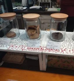 Nem Adom Fel Kávézó & Étterem