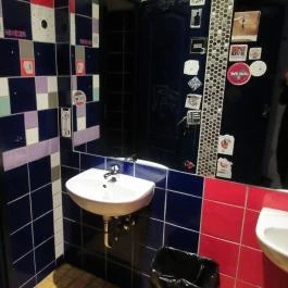 Nemdebár Budapest - Mosdó