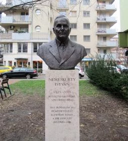 Nemeskürty István szobra
