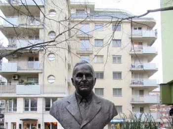 Nemeskürty István szobra Budapest