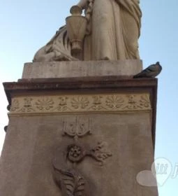 Néreidák-kútszobor