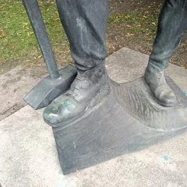 Névtelen munkás szobor, Budapest - Egyéb