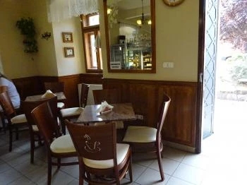 Oázis Cukrászda Vác