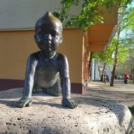 Öcsi-szobor Makó - Egyéb