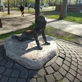 Öcsi-szobor Makó - Egyéb