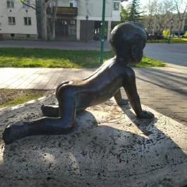 Öcsi-szobor Makó - Egyéb