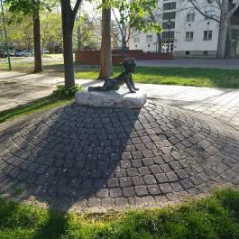 Öcsi-szobor Makó - Egyéb