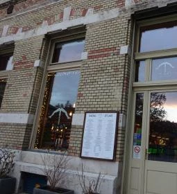 Oinos Wine Bar & Bistro