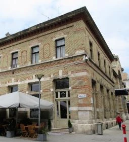 Oinos Wine Bar & Bistro