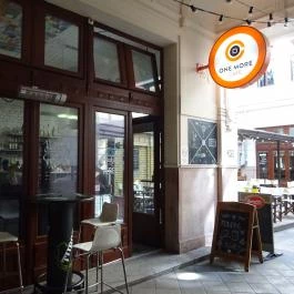 One More Cafe - Gozsdu Udvar Budapest - Külső kép