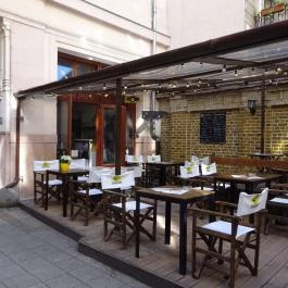 One More Cafe - Gozsdu Udvar Budapest - Külső kép