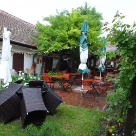 Öreg Prés Étterem Mór - Külső kép