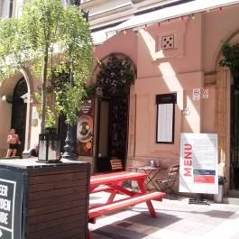 Ötkert, Budapest - Külső kép