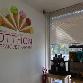 Otthon Kézműves Fagyizó Budapest - Belső