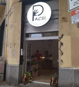 Pacsi Pizzéria & Kulturális Központ