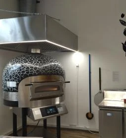 Pacsi Pizzéria & Kulturális Központ