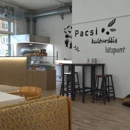 Pacsi Pizzéria & Kulturális Központ Budapest - Belső