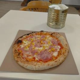 Pacsi Pizzéria & Kulturális Központ Budapest - Étel/ital