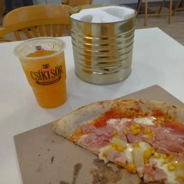 Pacsi Pizzéria & Kulturális Központ Budapest - Étel/ital