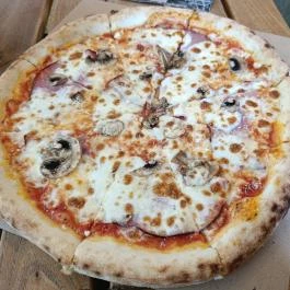 Pacsi Pizzéria & Kulturális Központ Budapest - Étel/ital