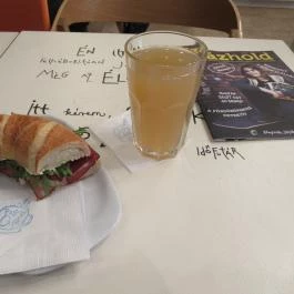 Pagony Café Budapest - Étel/ital