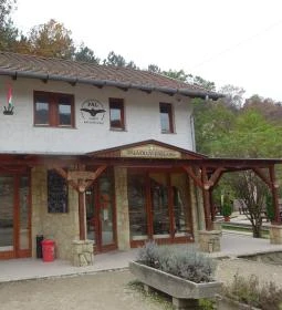 Pál Söröző & Barlangterasz