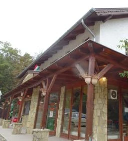 Pál Söröző & Barlangterasz