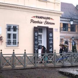 Pampalini Pizzeria Vác - Külső kép
