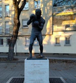 Papp László szobor - Papp László tér