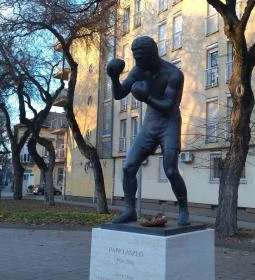 Papp László szobor - Papp László tér