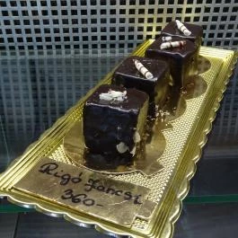 Papsajt Étterem & Kávéház Szolnok - Étel/ital