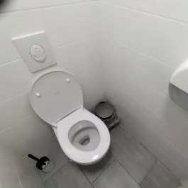 Parabolic Lázárus Brewery Budapest - Mosdó